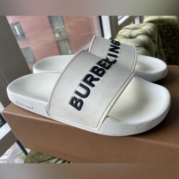 Burberry Kingdom LOGO SLIDES - Picture 6 of 16